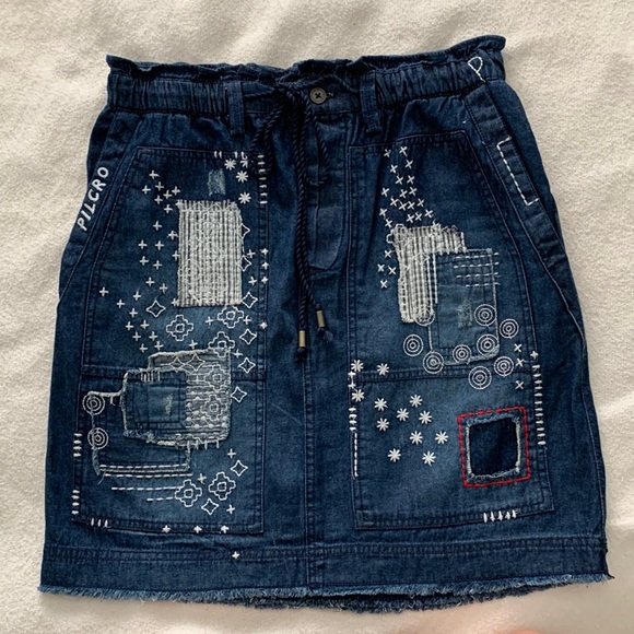 Anthropologie denim skirt with embroidery details - Never worn NWT size S - Picture 2 of 5